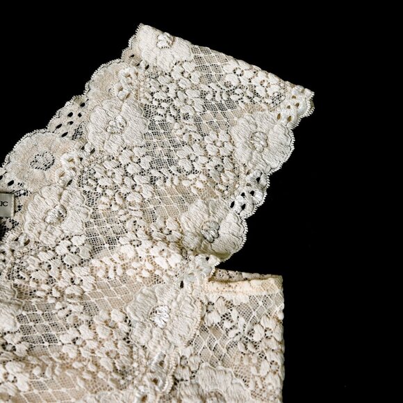 BANANA REPUBLIC Cream Ivory Stretchy Lace Sleeveless Top - Size Medium - Picture 6 of 8